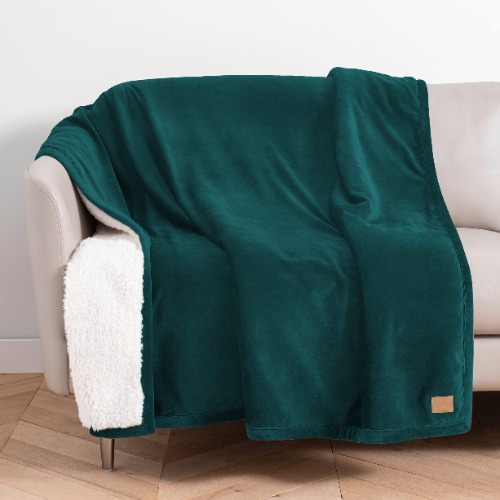 UGG – Bliss Sherpa Throw – Cozy Reversible Accent Blanket – Modern Home Décor – Comfortable & Decorative Blanket for Bed or Sofa - 50” x 70” - Racing Green - Throw Blanket - 50" x 70" Racing Green
