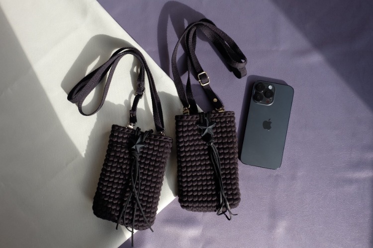 【在庫2点あり】男女共に人気の万能スマホポーチ | Default Title