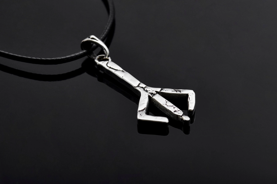 Sterling Silver Caryll Rune Hunter mark pendant, video game necklace, cosplay fantasy LARP jewelry gift for him