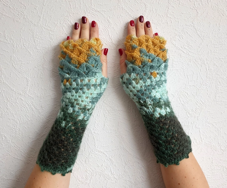 Dragon gloves