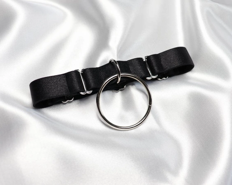 Satin elastic choker necklace with big O ring 