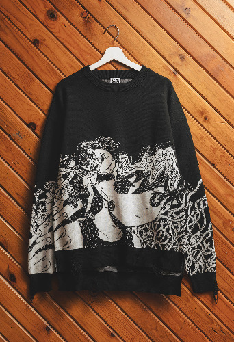 SPACES IN-BETWEEN Distressed Sweater | M