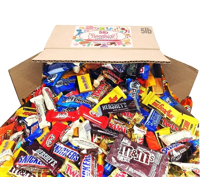Chocolate Candy Variety Pack - 5 Lbs Assorted Bulk Chocolate Mix - Assorted Chocolate Mothers Day Candy Bulk Mix, Fun Size Assortment, Office Candy Assortment - Gift Bag for Birthday Party, Kids, College Students & Adults (5 LBS) - 5 Pound (Pack of 1)