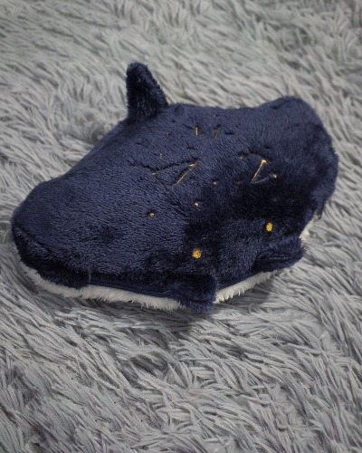 Yomi the Manta Ray plush pouch - Night (black)