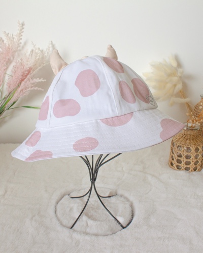 Strawberry cow bucket hat - Strawberry milk / Medium