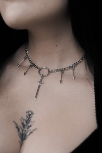 Rain Of Arrows Choker | Silver