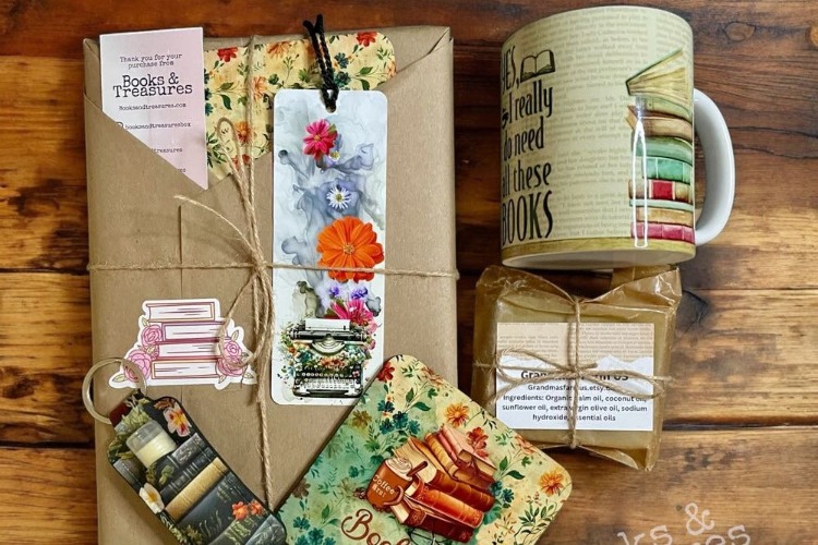 Books & Treasures Box | Surprise Me / Add an extra book / Tea