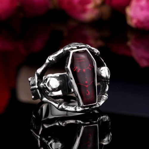 Undertaker Red Skull Ring - 11 / Silver alloy