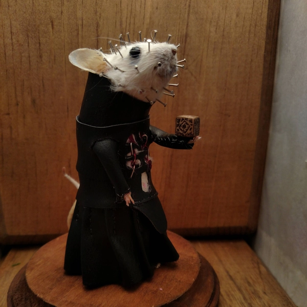 Pinhead taxidermy mouse