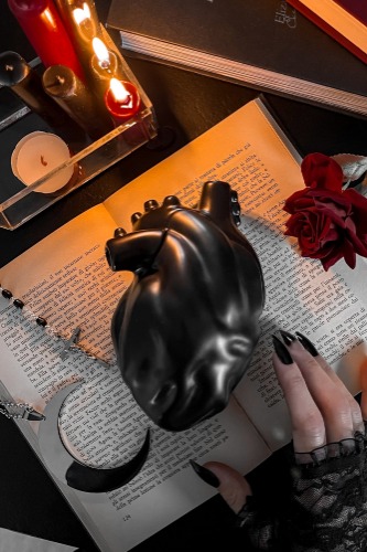 Black Heart Shaped Box | One Size / Black / 100% Ceramic