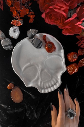 Cranium Skull Platter | One Size / Black / 100% Ceramic