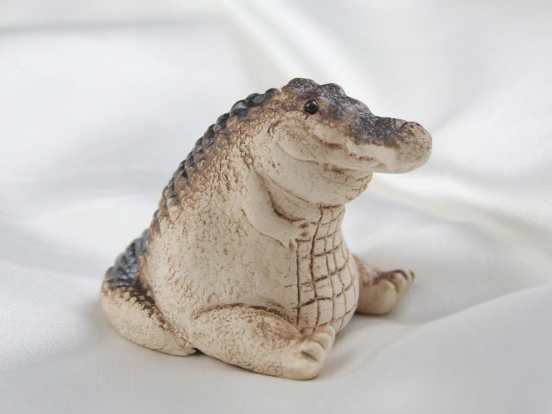 Cute Ceramic Alligator Sculpture: Adorable Crocodile Figurine for Tea Lovers