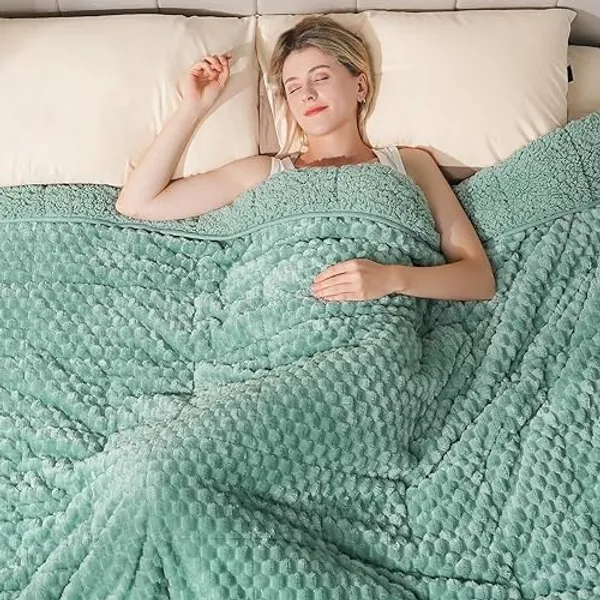 Super Soft Luxury Fleece Sherpa Weighted Blanket 15 lbs for Adults, Turtle Shell Fuzzy Cozy Warm Weighted Throw for Winter, Ceramic Beads Washable Heavy Blankets for Couch Bed, Sage Green, 60" x 80"