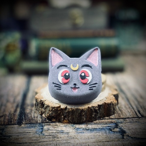 LunaCat | Magical Cat | Citrus and Woodsmoke Scented Bath Bomb | Default Title