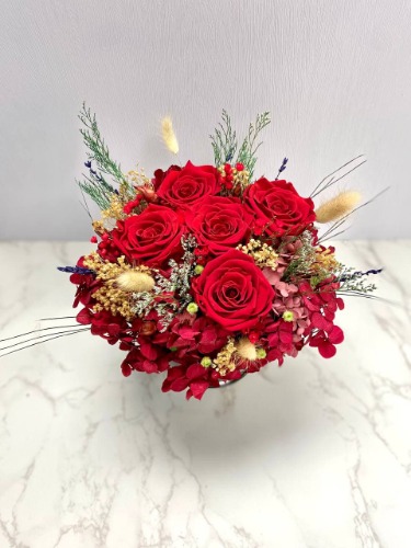 Luxury Floral Kit to Arrange a DIY Centerpiece with 5 REAL Preserved Roses, Hydrangea, Lavender and More! - Red