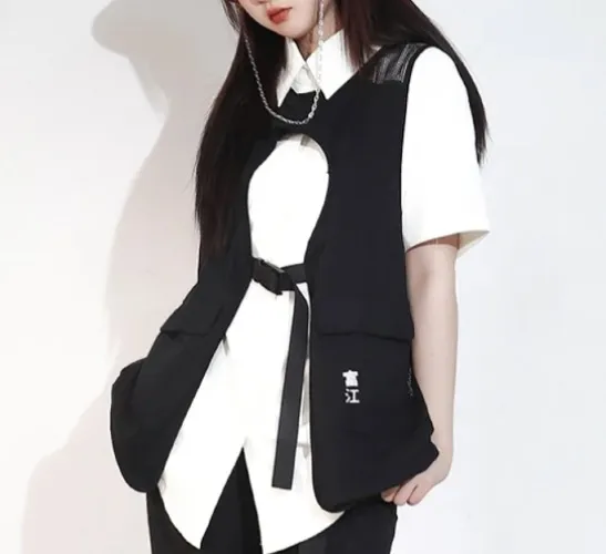 PINK SAVIOR and Junji Ito Collaboration Cutout Front Round Neck Vest