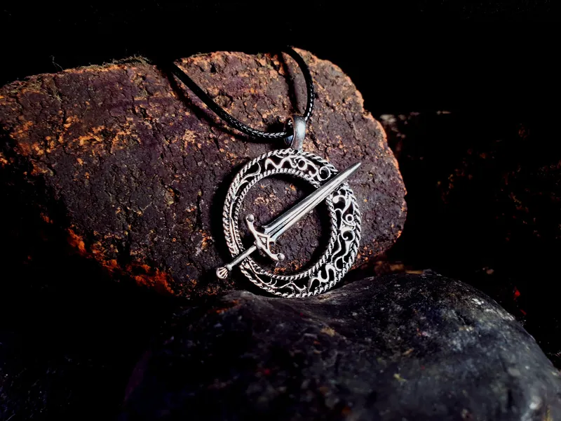 Dark souls necklace - Blades of the Darkmoon Pendant / Dark Souls Cosplay / Silver Pendant Video Game Christmas Gift for Boyfriend