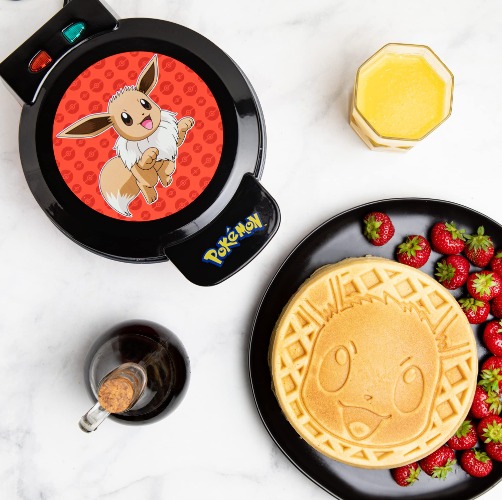 Uncanny Brands Pokémon Eevee Waffle Maker - Make Bounty Eevee Waffles - Kitchen Appliance