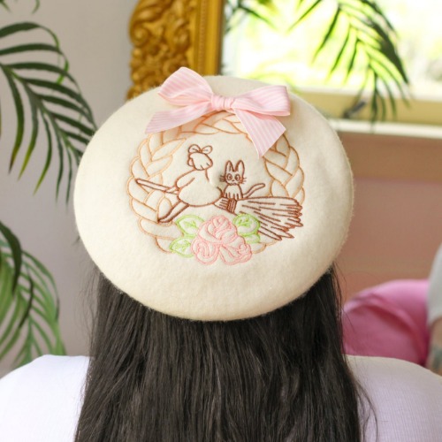 Witch & Kitten Embroidered Beret! - No combs / Avocado