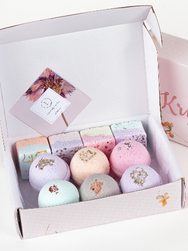 Natural Bath Bombs and Shower Steamers Set -  in a Gift Box - wholesale - No name