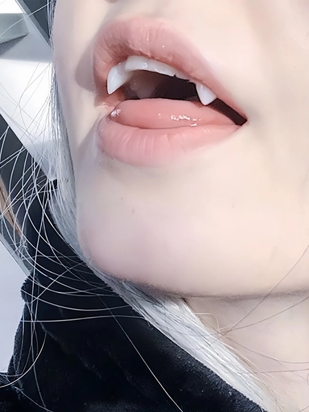 Vampire fangs