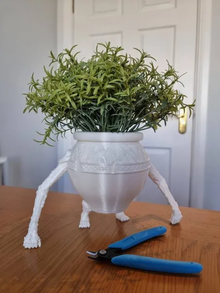 Iron Fist Alexander | ELDEN RING | Pot Boy Large Planter/Flower Pot 3D Printed - 6 inches/10cm- unpainted/primed