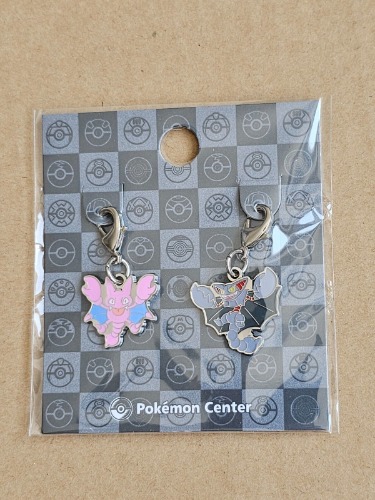 Pokemon Center Gligar Gliscor Keychain Keyring Charm Clip Nintendo NEW