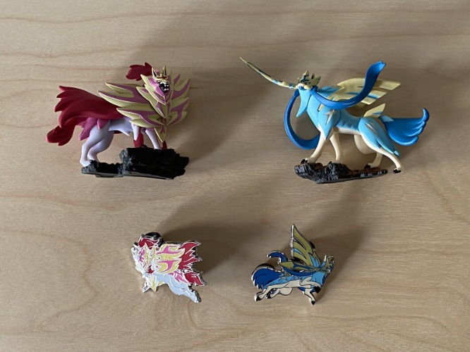 Shiny Zacian &amp; Shiny Zamazenta Premium Figures and Pins Set
