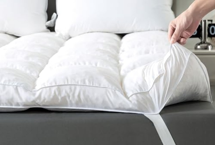 WhatsBedding 3 Inch Memory Foam Mattress Topper Full Size for Pressure Relief, Premium Fluffy & Soft Shredded Memory Foam Filled Pillow Top, Anti-Slip Bottom, 4 Anchor Elastic Bands, 54x75 - White - Full