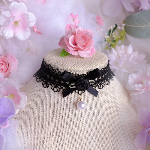 Black Sesame Choker
