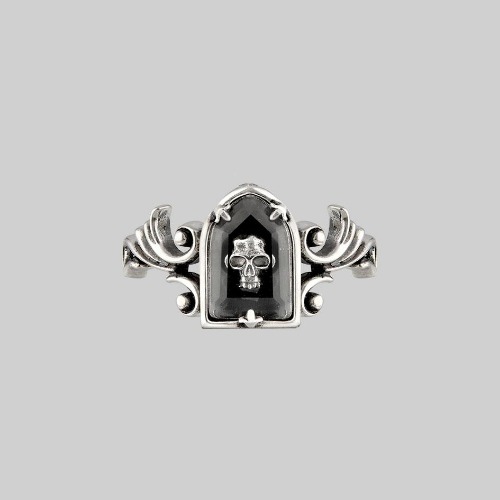 OMINOUS. Skull Under Glass Ring - Silver | Silver / XSmall