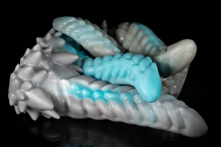 Naga - Customizable | Medium / 1-2 Colors / None