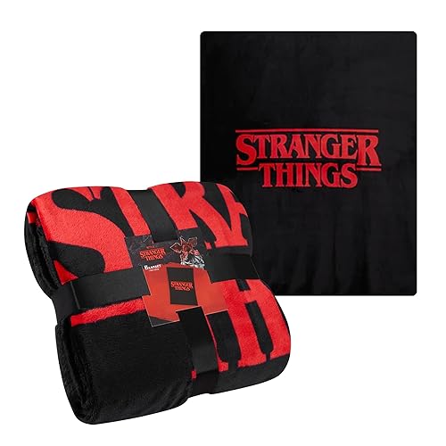 Stranger Things Coperta Pile Plaid Divano Morbida 130 x 150 cm Fluffy Blanket per Letto Singolo Hellfire Club Gadget Idea Regalo (Rosso) - Rosso