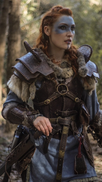 Viking fantasy leather shoulders armor for larp or cosplay. Viking armor inspired in skyrim or god of war.
