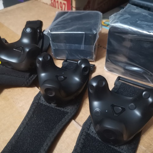 HTC Vive Tracker 3.0 Full Body Tracking Set Bundle with Straps - Base 2.0 Set