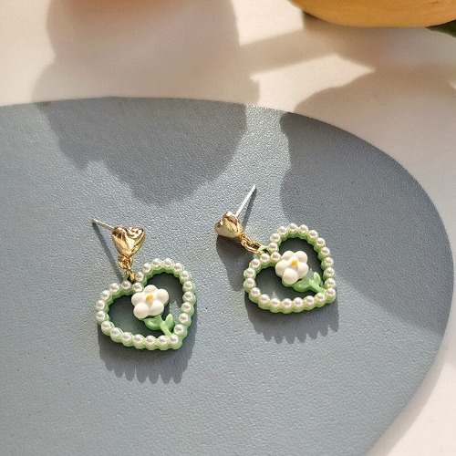 Hollow Green Flower Heart Earrings