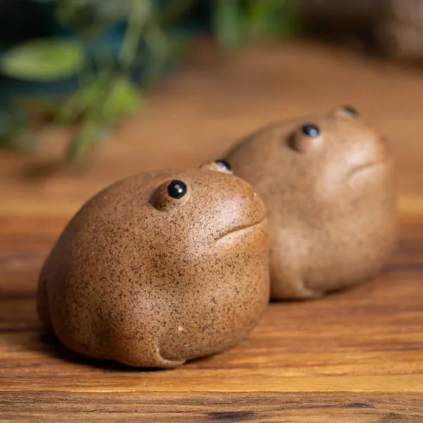 Lucky Frog Tea Ceramic Pet Toad Tea Figurine Tea Pet Handmade Tea Accessories Ornaments Tea Decor Animal Sculpture Tea Statue Tea Gifts