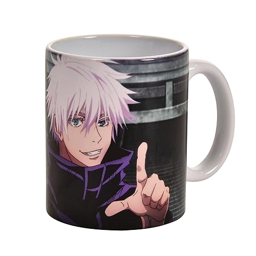 Elbenwald Jujutsu Kaisen Kaffeetasse mit Satoru Gojo und Logo Rundumdruck - 320 ml Fassungsvermögen 9 cm Höhe - Kaffeebecher für Anime-Fans - Keramik - Mehrfarbig