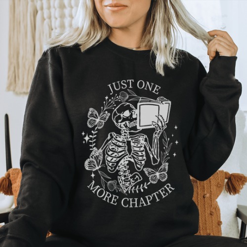 Just One More Chapter Sweatshirt - Black / L