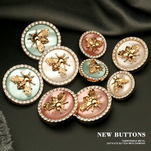 Cute bee shaped buttons ( 6 pieces )