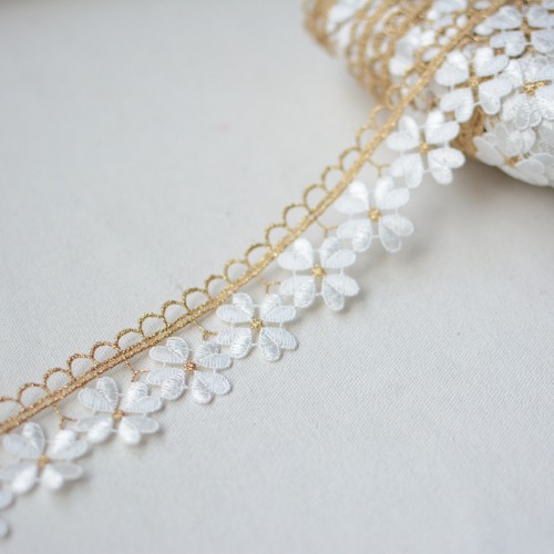 Cute gold/flower lace ( 10 yards / 9 M )