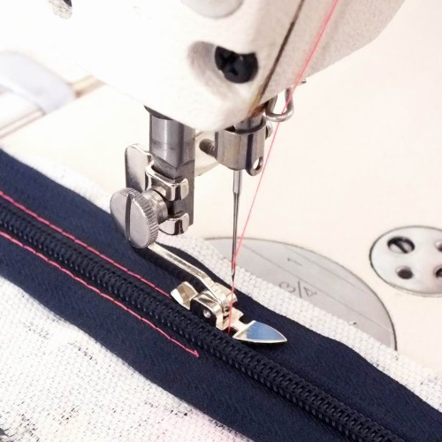 zipper foot sewing machine attachment