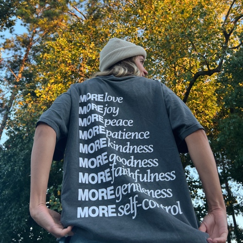 "MADE FOR MORE" PREMIUM COMFORT COLOR TEE | PEPPER | L