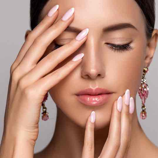 Pamper me with pretty Nails - French Manicure