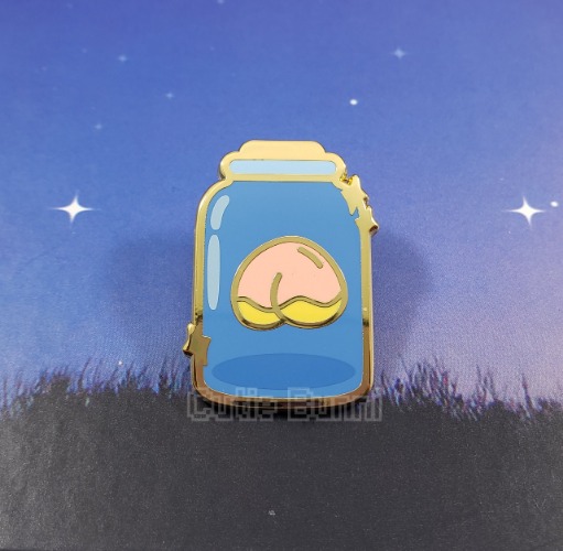 Bottled Fruit: Peach Enamel Pin