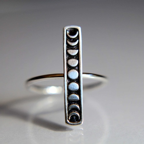 'Crescent Cutie' Silver Moon Phase Ring - 6 / Silver