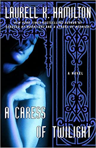 A Caress of Twilight (Meredith Gentry, Book 2) - Paperback