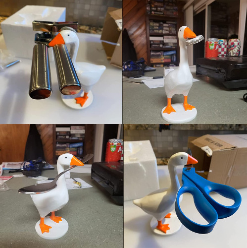 Leiormvses Magnetic Goose Duck Key Holder, Room Decorations Cute Figurines Ornament Goose Merch Animal Statues for Home Decor Housewarming Gifts 1 Pcs… (White Base) - White base