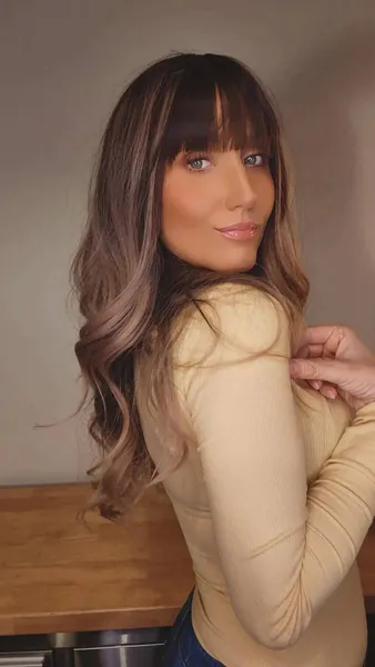 LONG BOOZY LUNCH 22" Premium Heat-resistant Fibre Wig. Small to Large Adjustable Cap. Brunette + Warm Caramel Blonde Highlights