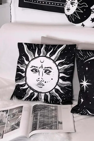 Vintage Sun Cushion Cover | One Size / Black / 60% Rayon, 35% Nylon, 5% Elastane. made in CN